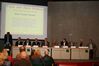 Dass alle Energiegesellschaften und die IGBCE gekniffen haben, wurde mit einem leeren Stuhl dargestellt.
