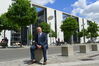 Michael Gerdes vor dem Paul-Löbe-Haus in Berlin. Hier befindet sich sein Bundestagsbüro.