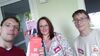 Motiviert beim Haustürwahlkampf in Wulfen-Barkenberg: Philip Grabowski, Inge Zobec und Daniel Hoffmann für HP Müller.