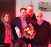Jennifer Schug, Dorstener SPD-Vorsitzende, gratuliert Michael Hübner (2.v.l), ebenso wie Jens Bennarend und H.-P. Müller