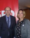 Jennifer Schug, SPD-Stadtverbandvorsitzende, hier mit NRW-Europaminister Lersch-Mense, arbreitet im neuen AK Europa mit.