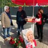 Hans-Peter Müller, Hans-Willi Niemeyer und Marlis Kopp sind früh auf den Beinen, um an die Wahl zu erinnern.